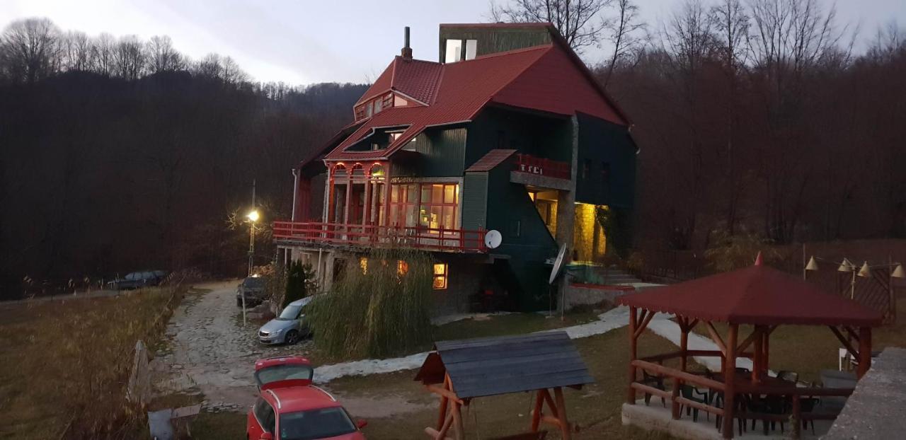 Barlogul Ursilor Lepsa Hotell Exteriör bild