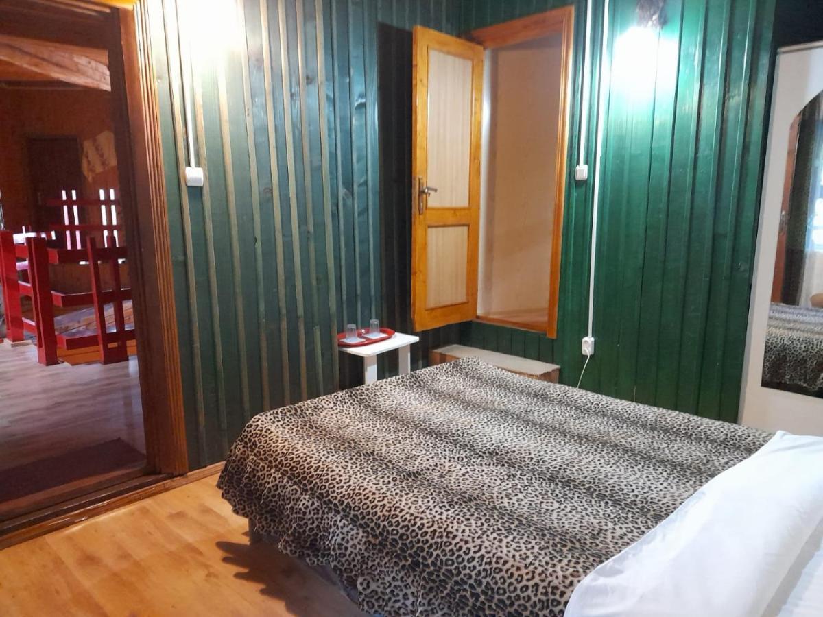 Barlogul Ursilor Lepsa Hotell Exteriör bild